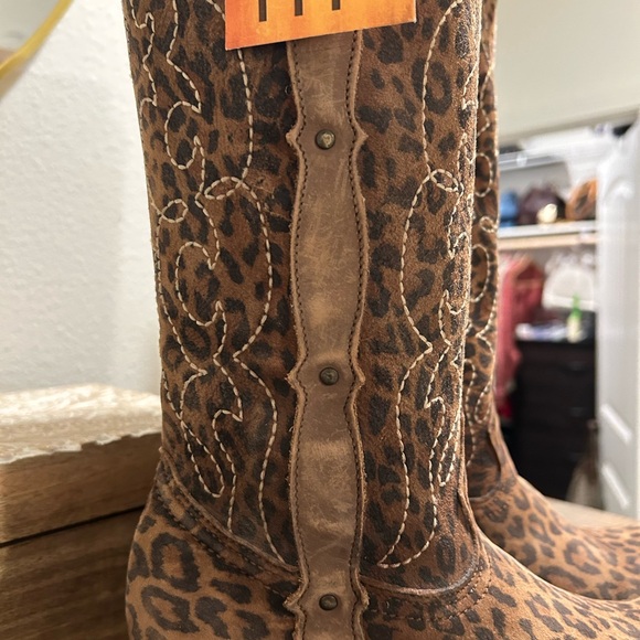 Corral Women's Tan Leopard Heeled Boots NWT - Picture 2 of 8